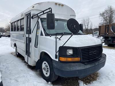 Chevrolet G3500 Box Truck - Automatic, Swing Door