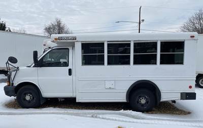 Chevrolet G3500 12 ft Box Truck - Automatic, Swing Door