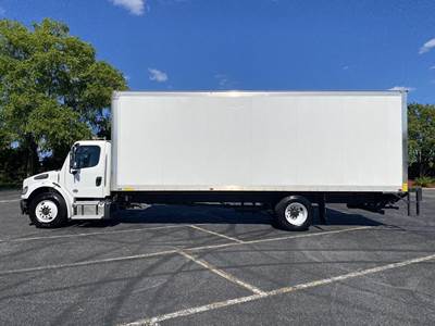 Freightliner M2 106 26 ft Box Truck - Automatic, Roll up Door, Liftgate