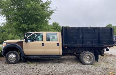 Ford F-450 Dump Truck - 6.8L TRITON V10, 5 Speed Automatic, 9' Dump