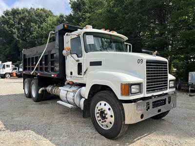 Mack Pinnacle CHU613 Dump Truck - 13 Speed Manual, 16' Dump