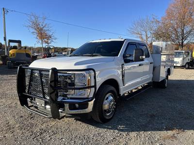 Ford F-350 XL Mechanic / Service Truck - Automatic