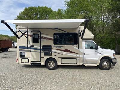 Ford E-350 Passenger Van - Automatic