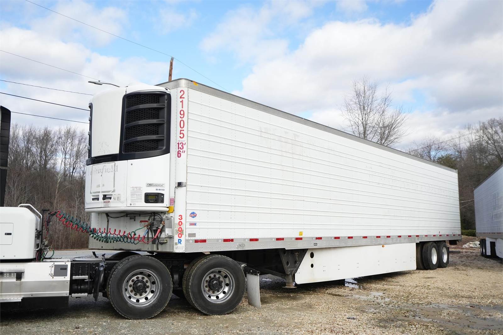 2014 UTILITY 3000R 53 ft Reefer Trailer Sliding Spread Axle, Roll up