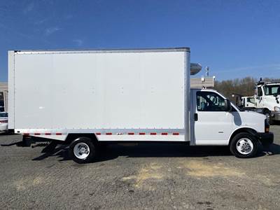 Chevrolet Express 3500 16 ft Refrigerated Truck - Automatic, Thermo King, Multi-Temp
