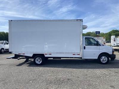 Chevrolet Express 3500 16 ft Refrigerated Truck - Automatic, Thermo King