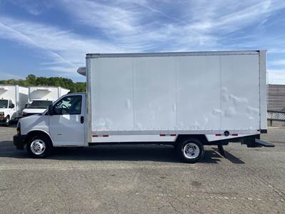 Chevrolet G3500 16 ft Refrigerated Truck - Automatic, Thermo King, Multi-Temp