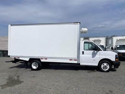 GMC Savana G3500 16 ft Refrigerated Truck - Automatic, Thermo King, Multi-Temp