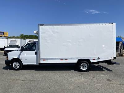 GMC Savana G3500 16 ft Refrigerated Truck - Automatic, Thermo King, Multi-Temp