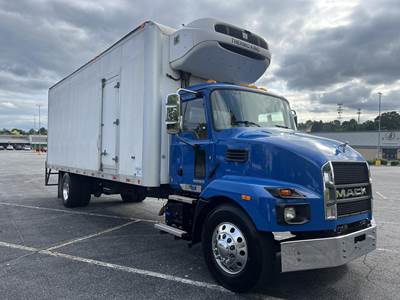 Mack MD6 24 ft Refrigerated Truck - Automatic, Thermo King