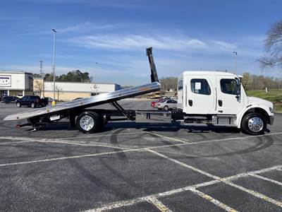 Freightliner M2 106 Rollback Tow Truck - Automatic
