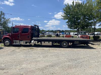 Freightliner M2 106 Rollback Tow Truck - Automatic