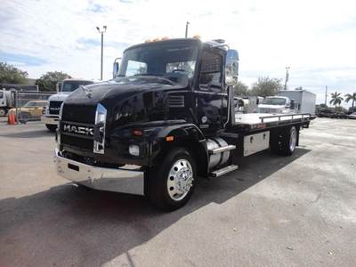 Mack MD6 Rollback Tow Truck - Cummins, 235HP, Automatic