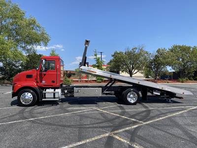 Mack MD6 Rollback Tow Truck - Automatic