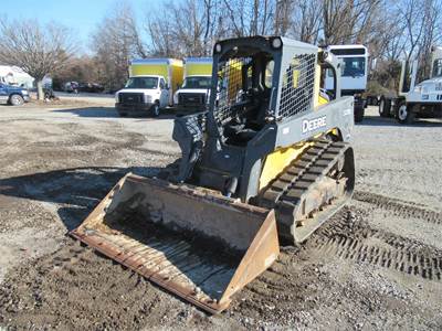 John Deere 323D Skid Steer