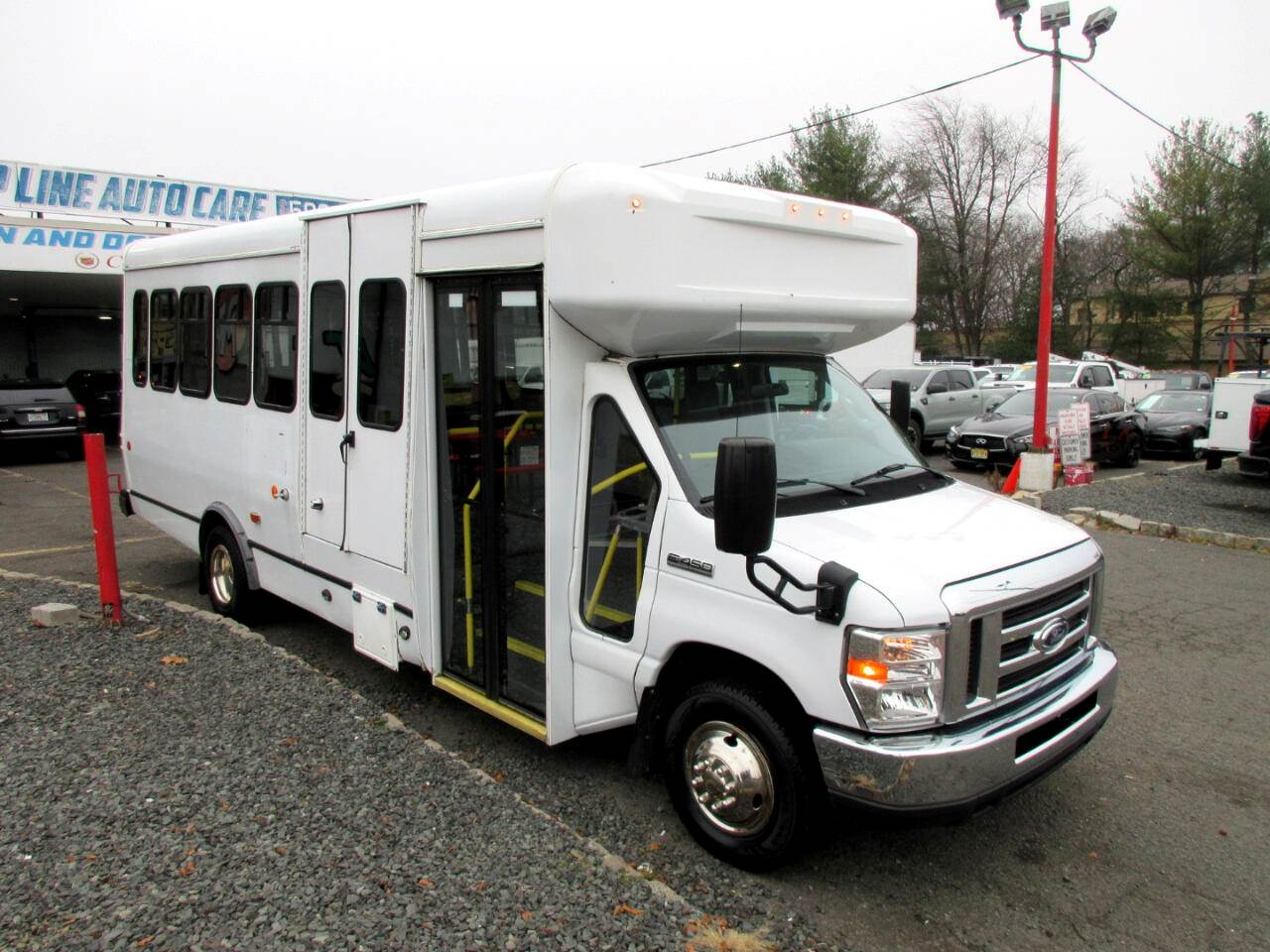 2017 Ford Econoline E450 HANDICAPPED BUS, WHEEL CHAIR LIFT BUS For Sale, 68,050 Miles South