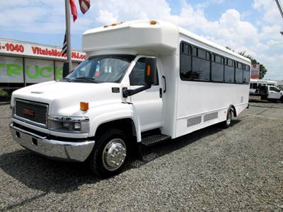 2005 GMC C5500 33 PASSENGER BUS