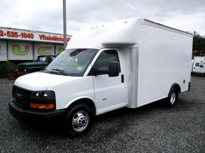 2019 GMC Savana G3500 ** 13 FOOT BOX TRUCK **