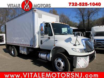 2013 International 4400 18 FOOT BOX TRUCK