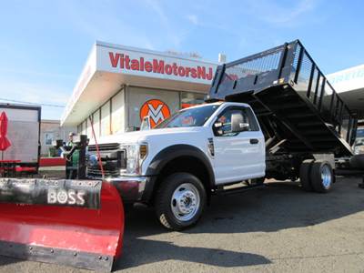 2018 Ford Super Duty F-550 DRW DUMP TRUCK, SNOW PLOW, 4X4