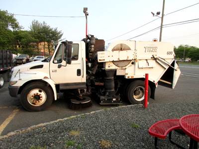 2007 International 4200 TYMCO MODEL 600 SWEEPER TRUCK