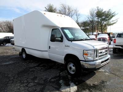 2017 Ford E-Series Cutaway E-350 ,, 13' BOX TRUCK ,, UNICELL FIBERGLASS,,