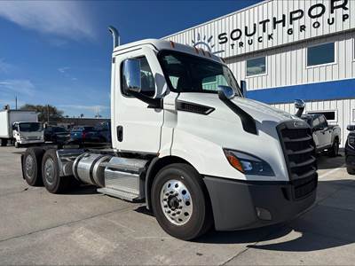 Freightliner Cascadia 116 Day Cab Truck - Detroit 450HP