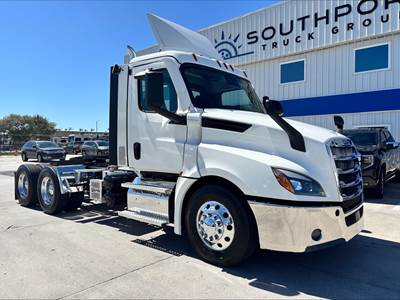 Freightliner Cascadia 126 Day Cab Truck - Detroit 455HP