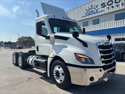 Freightliner Cascadia 126 Day Cab Truck - Detroit 450HP