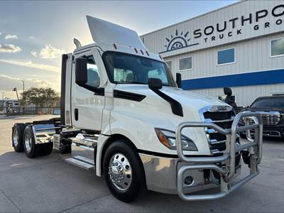 Freightliner Cascadia 126 Day Cab Truck - Detroit 455HP