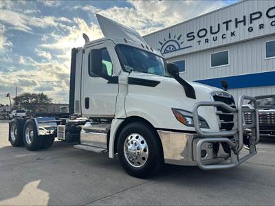 Freightliner Cascadia 126 Day Cab Truck - Detroit 455HP