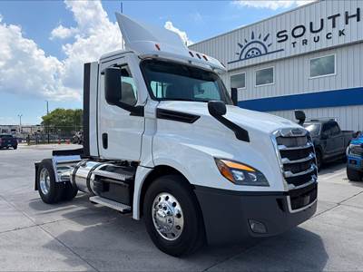 Freightliner Cascadia 126 Day Cab Truck - Detroit 455HP