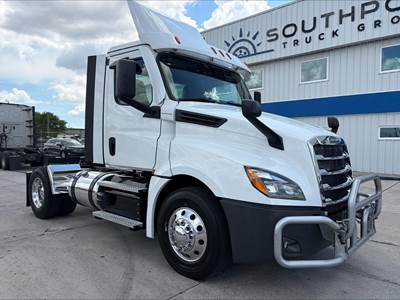 Freightliner Cascadia 126 Single Axle Day Cab Truck - Detroit 450HP