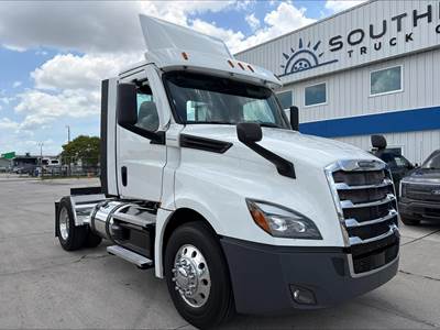 Freightliner Cascadia 126 Single Axle Day Cab Truck - Detroit 450HP