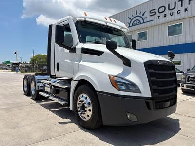 Freightliner Cascadia 126 Day Cab Truck - Detroit 455HP