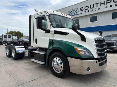 Freightliner Cascadia 126 Day Cab Truck - Detroit 450HP