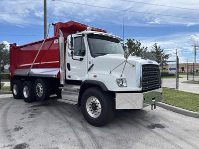 Freightliner 114SD Dump Truck - Detroit 470HP