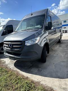 Mercedes-Benz Sprinter 4500 Truck