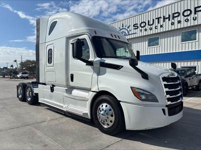 Freightliner Cascadia 126 Sleeper Semi Truck - Detroit