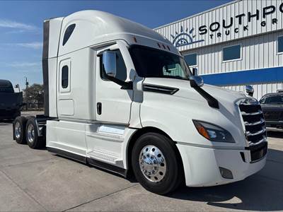 Freightliner Cascadia 126 Sleeper Semi Truck - Detroit