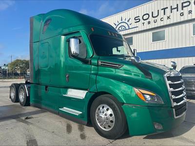 Freightliner Cascadia 126 Sleeper Semi Truck - Detroit