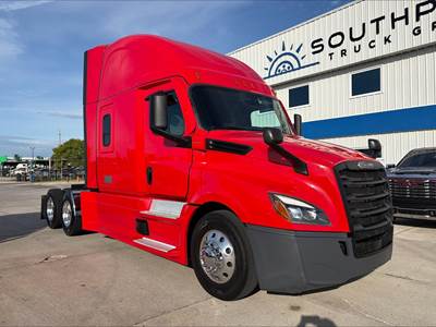 Freightliner Cascadia 126 Sleeper Semi Truck - Detroit 475HP