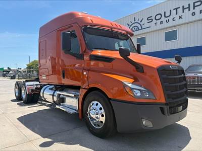 Freightliner Cascadia 126 Sleeper Semi Truck - Detroit 475HP