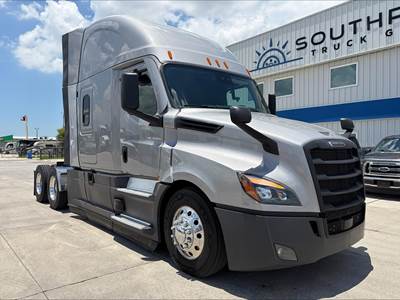 Freightliner Cascadia 126 Sleeper Semi Truck - Detroit 455HP