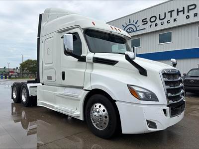 Freightliner Cascadia 126 Sleeper Semi Truck - Detroit 455HP
