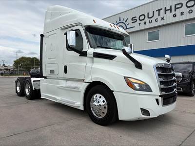 Freightliner Cascadia 126 Sleeper Semi Truck - Detroit 455HP