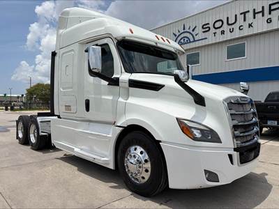 Freightliner Cascadia 126 Sleeper Semi Truck - Detroit 455HP