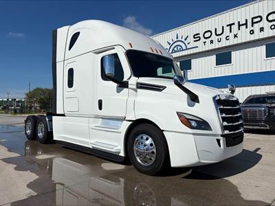 Freightliner Cascadia 126 Sleeper Semi Truck - Detroit 455HP