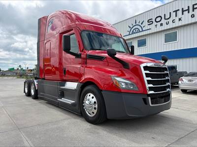 Freightliner Cascadia 126 Sleeper Semi Truck - Detroit 455HP