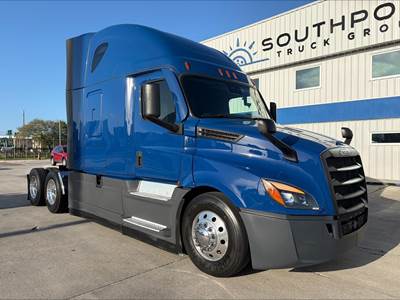 Freightliner Cascadia 126 Sleeper Semi Truck - Detroit 455HP